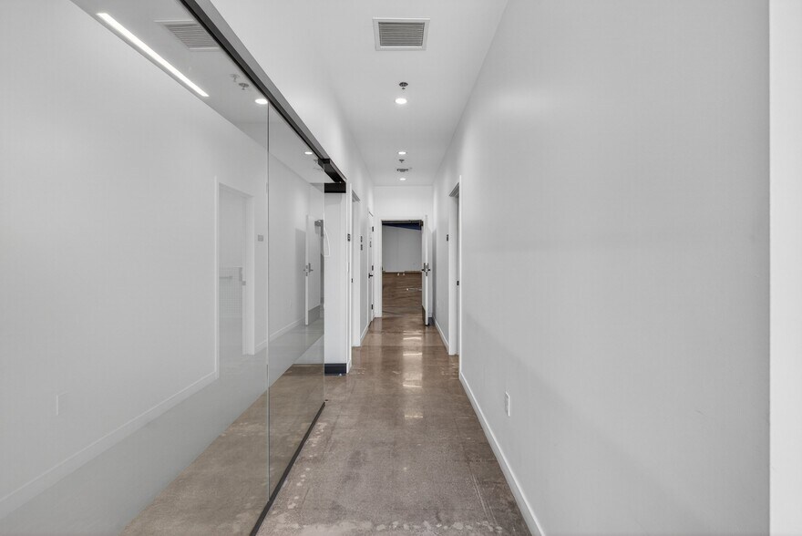 More Photos Of 1322-1326 Obispo Ave, Long Beach Warehouse For Lease