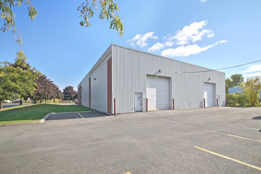 More Photos Of 1550 Rue de Coulomb, Boucherville Flex For Lease