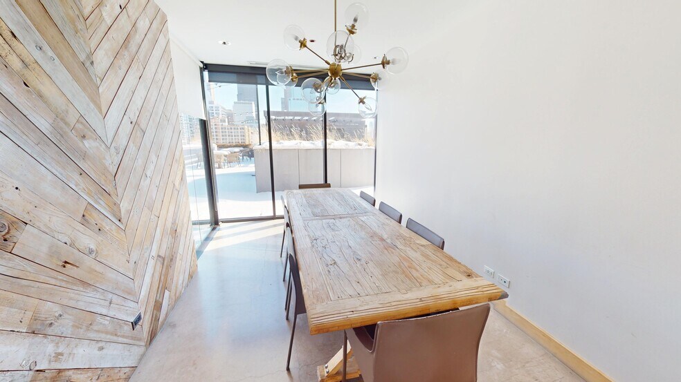 More Photos Of 322 S Green St, Chicago Office For Lease