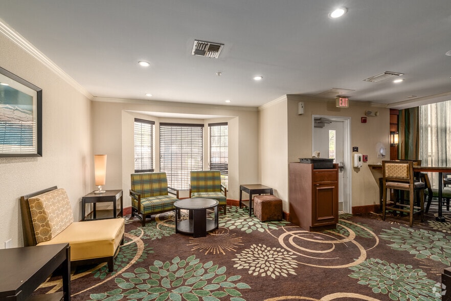 More Photos Of 520 I-35, Round Rock Hotel For Sale