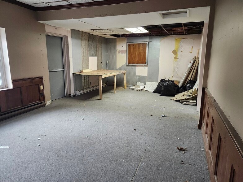 More Photos Of 1 Hiscott St, St Catharines Warehouse For Lease