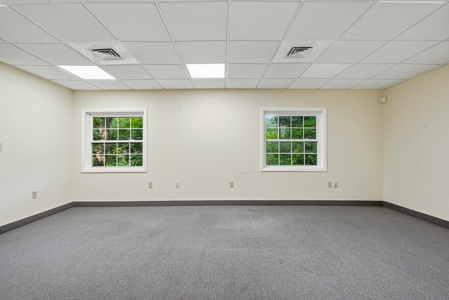 More Photos Of 37 Pierce St, Northborough Office For Sale