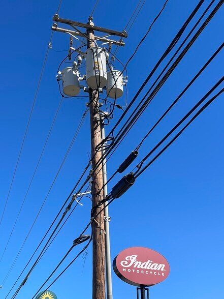 More Photos Of 2401 S Interstate 35, Austin Freestanding For Sale