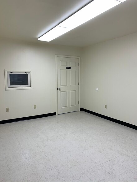 More Photos Of 5800-5814 N Hanley Rd, Saint Louis Industrial For Lease