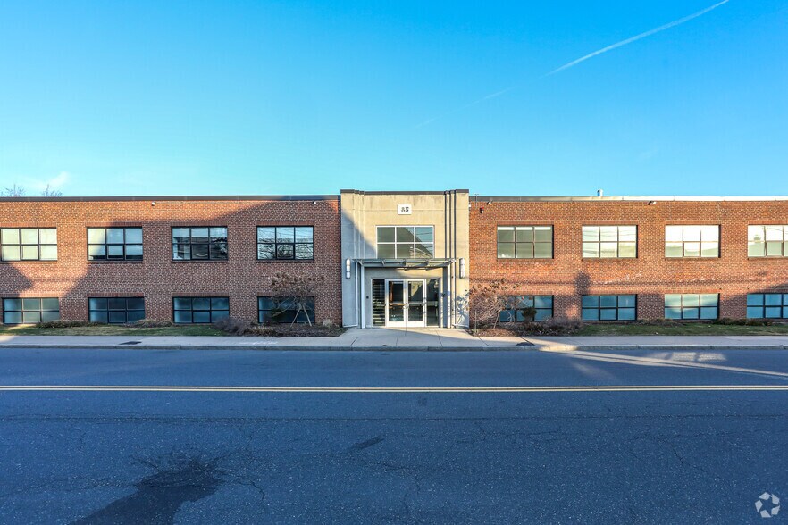More Photos Of 85 School St, Watertown Office For Lease