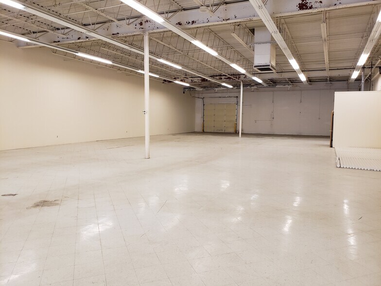 More Photos Of 2110-2130 N State Highway 7, North Vernon Freestanding For Lease