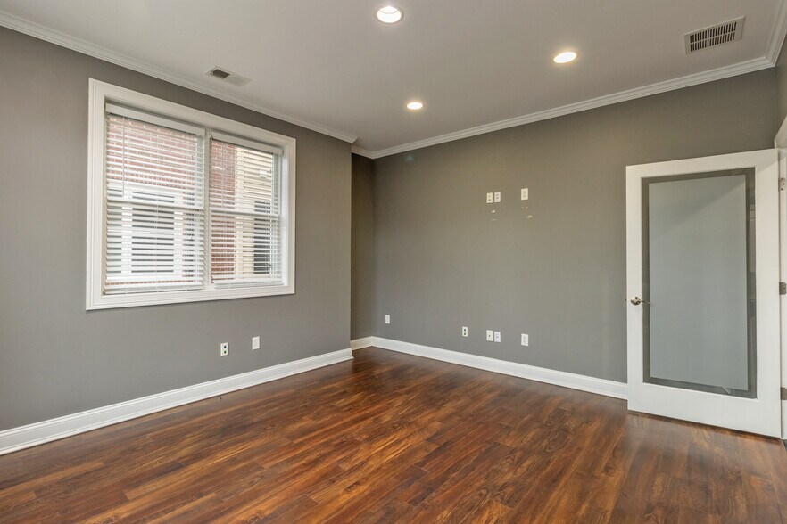 More Photos Of 447 Naubuc Ave, Glastonbury Office For Sale