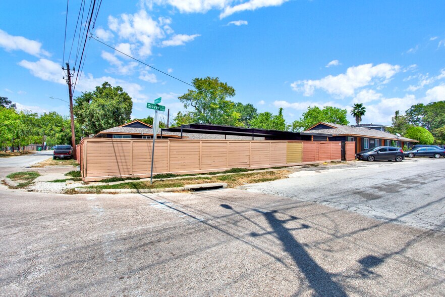 More Photos Of 7707 Glover St, Houston Apartments For Sale