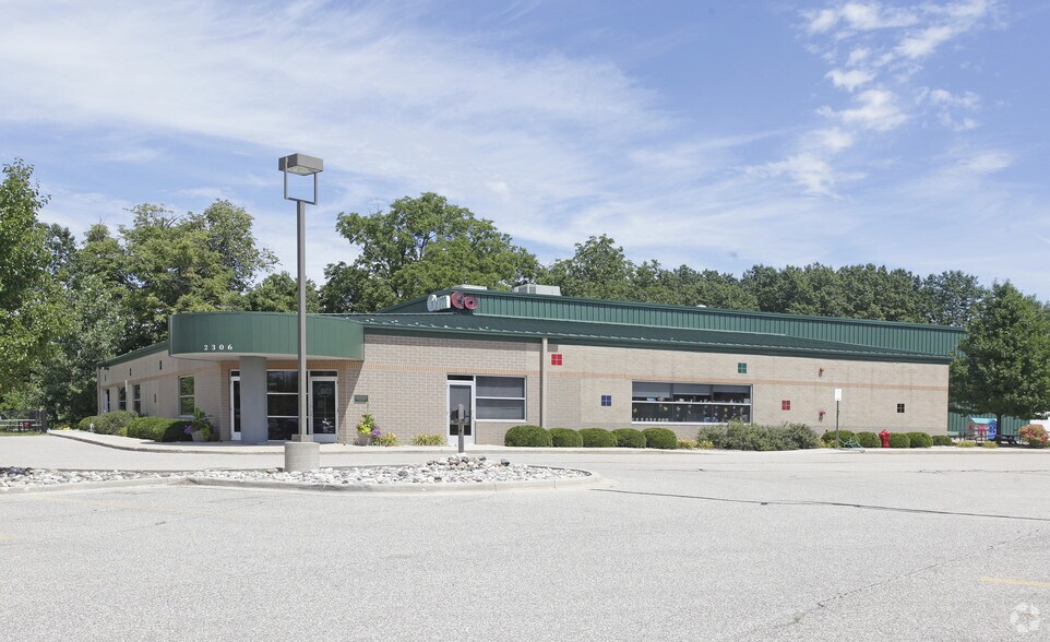 Primary Photo Of 2306 Camelot Ridge Ct SE, Grand Rapids Freestanding For Lease