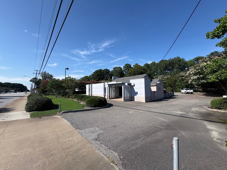 More Photos Of 11292 Jefferson Ave, Newport News Freestanding For Lease