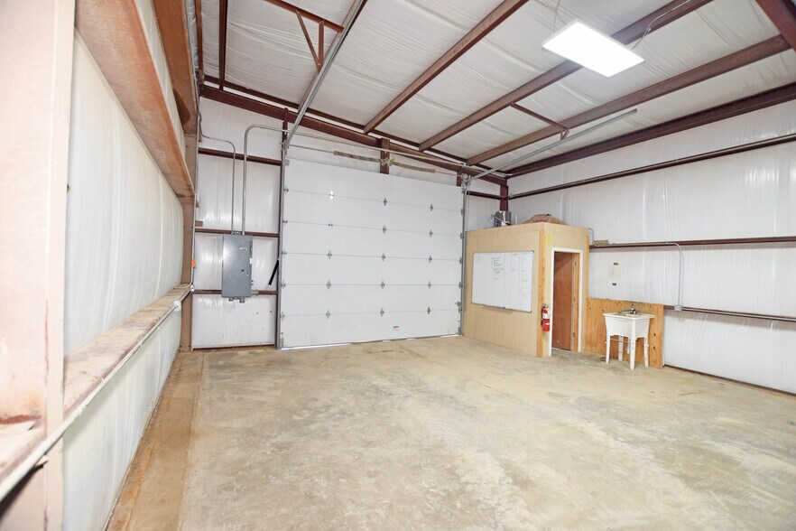 More Photos Of 302 Industrial Ave, Odessa Warehouse For Sale