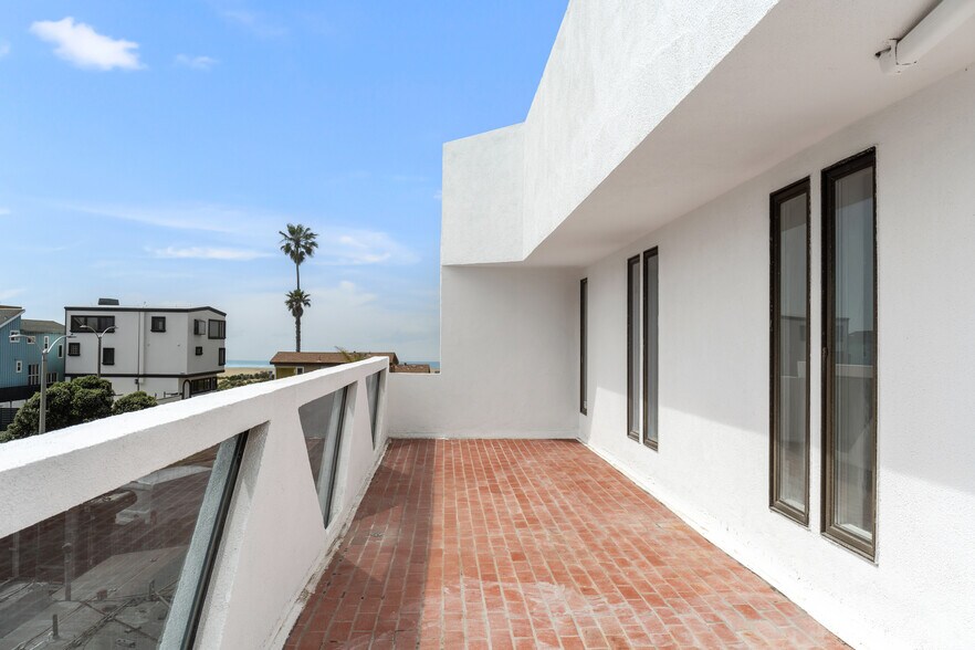 More Photos Of 16585 Pacific Coast Hwy, Sunset Beach Office Residential For Lease