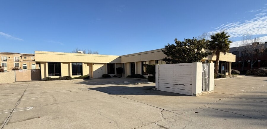 More Photos Of 2401 Professional Pky, Santa Maria Office Residential For Lease