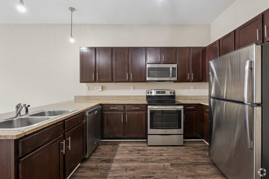 More Photos Of 79 Commerce St, Montgomery Apartments For Lease