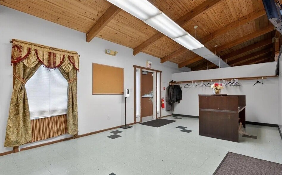 More Photos Of 3111 Normandy Dr, Springfield Office For Sale