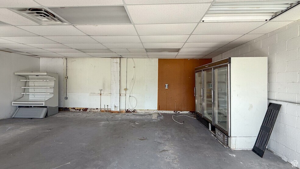 More Photos Of 100 W Geneva, East Carbon Convenience Store For Lease