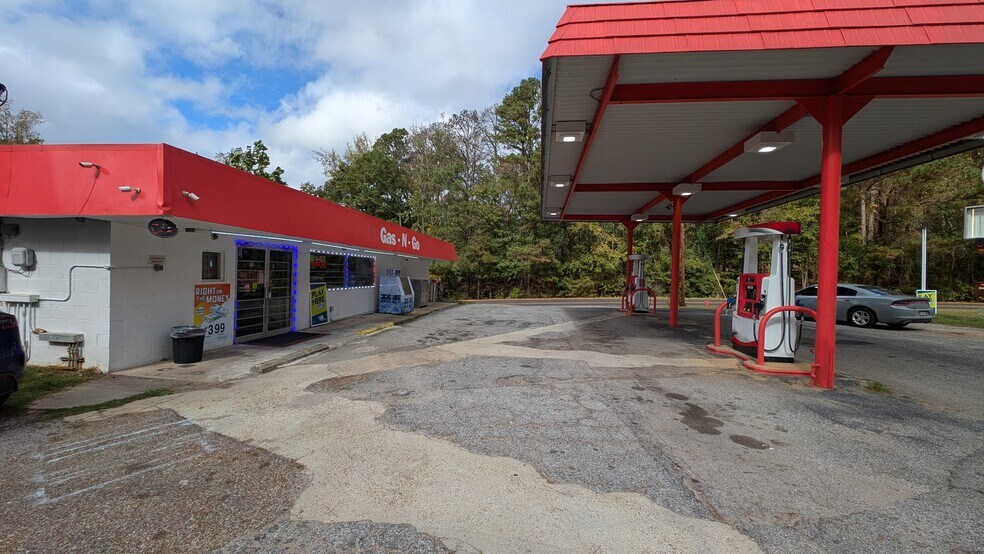 More Photos Of 5609 N Hills St, Meridian Service Station For Sale