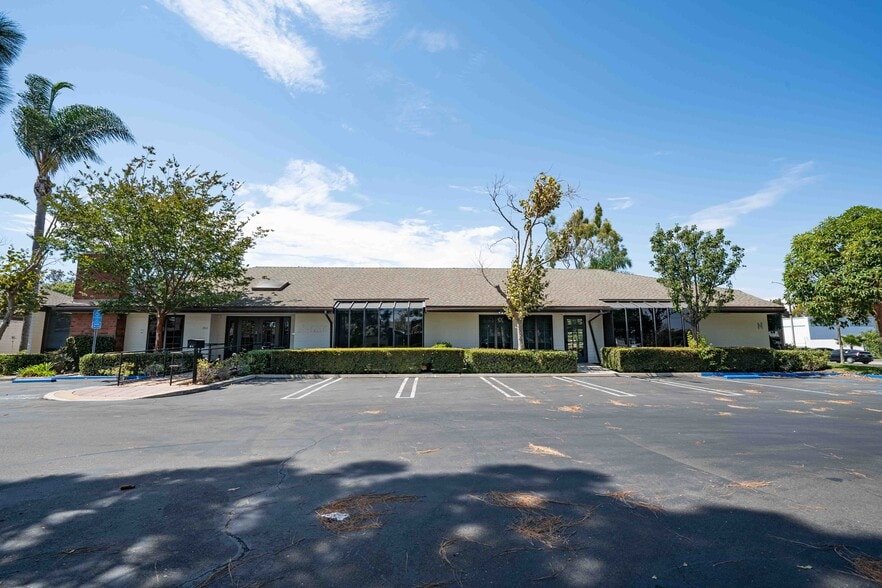 More Photos Of 3151 Airway Ave, Costa Mesa Office For Sale