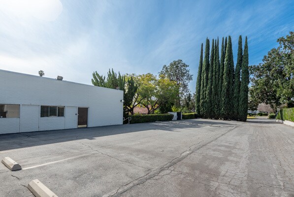 More Photos Of 2065-2095 Huntington Dr, San Marino Office For Sale
