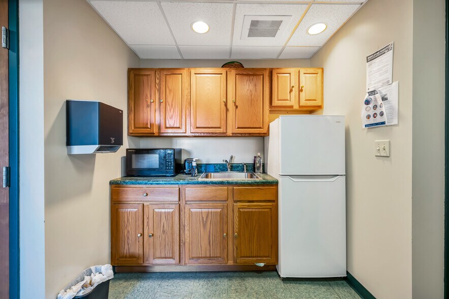 More Photos Of 373 High St, Wilkes Barre Manufacturing For Lease