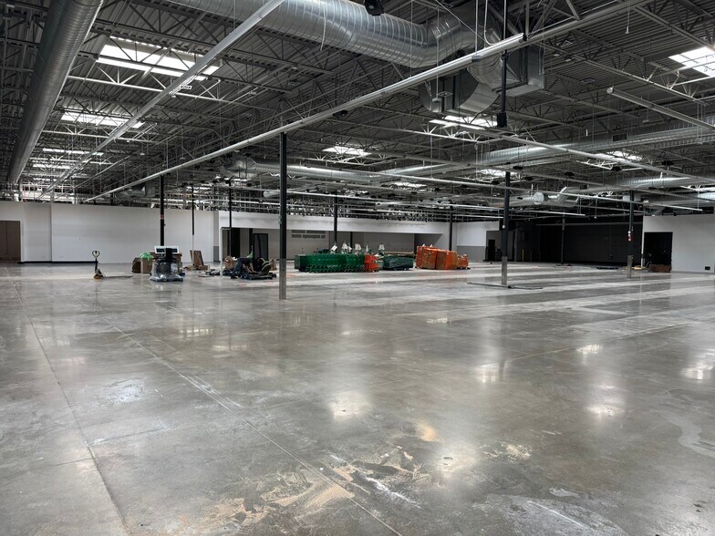 More Photos Of 15225 Whittier Blvd, Whittier Freestanding For Lease