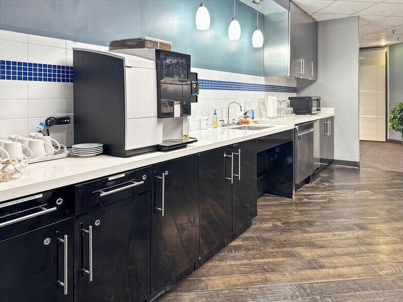 More Photos Of 5601 Bridge St, Fort Worth Coworking Space
