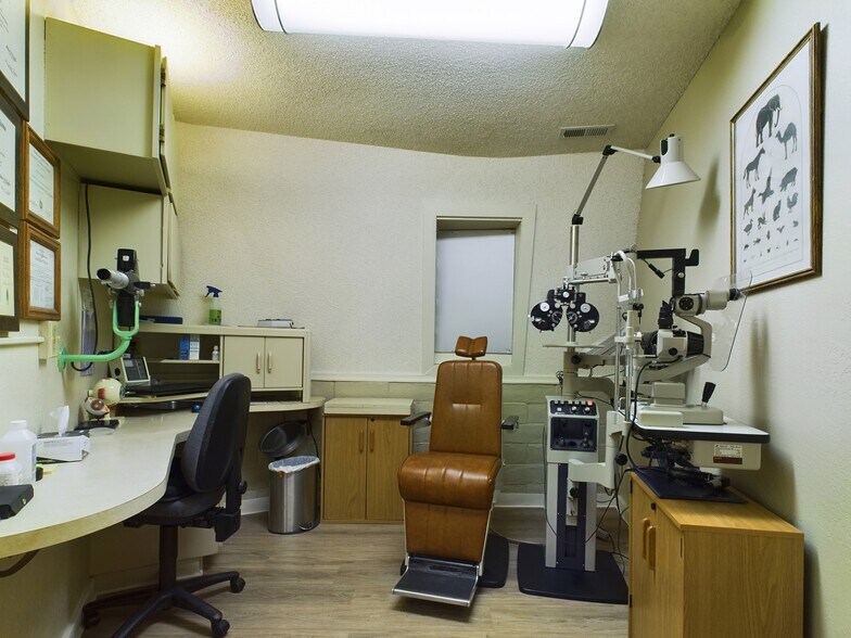 More Photos Of 3610 Old Highway 53, Clearlake Office For Sale