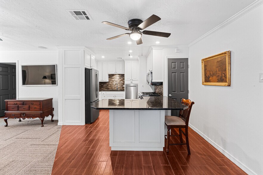 More Photos Of 410 W Harrison Ave, Guthrie Freestanding For Sale