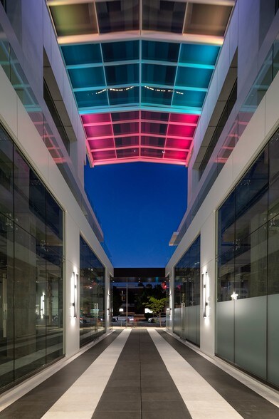 More Photos Of 243 N Canon Dr, Beverly Hills Office For Lease