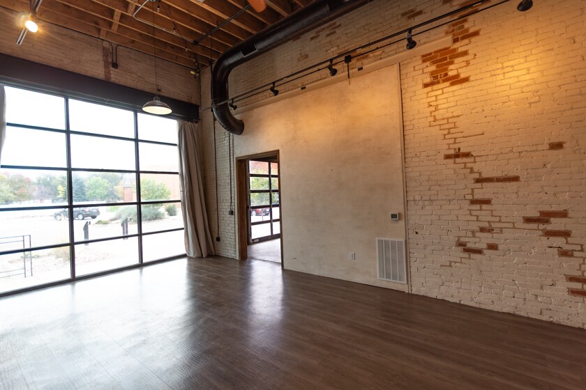 More Photos Of 301 Main St, Windsor Restaurant For Lease