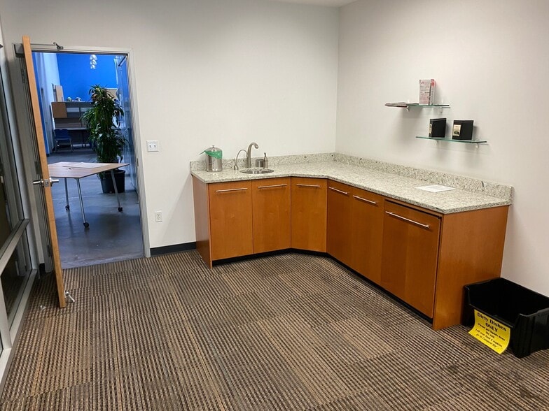 More Photos Of 14333 Wicks Blvd, San Leandro Warehouse For Sale