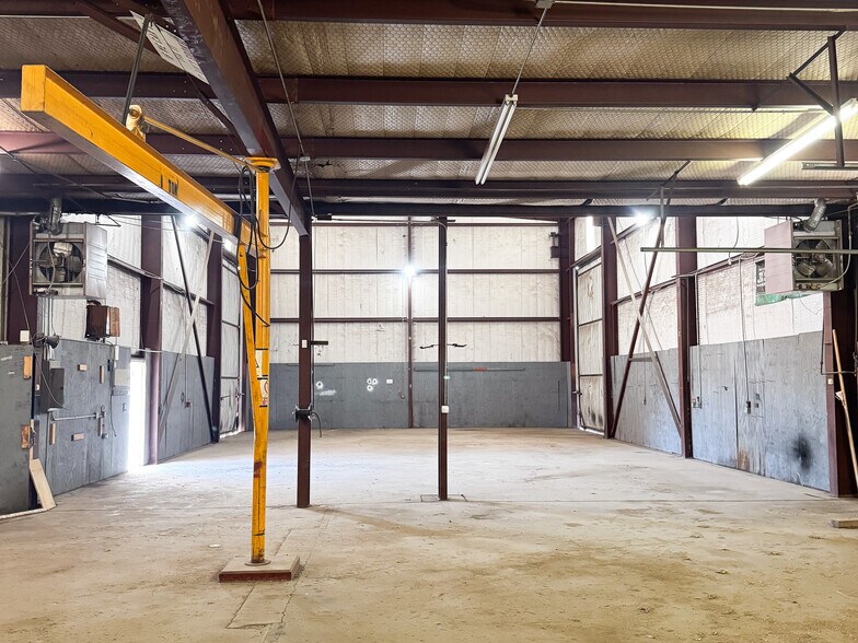 More Photos Of 1215 S Florida St, Borger Warehouse For Lease