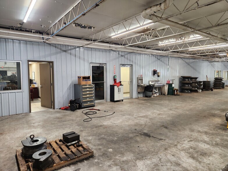 More Photos Of 6551 Moffett Rd, Mobile Industrial For Lease