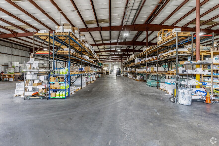 More Photos Of 4500 Carmichael Ave, Sarasota Warehouse For Sale
