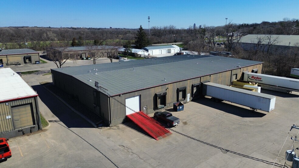 More Photos Of 5016-5150 Park Ave, Des Moines Flex For Lease