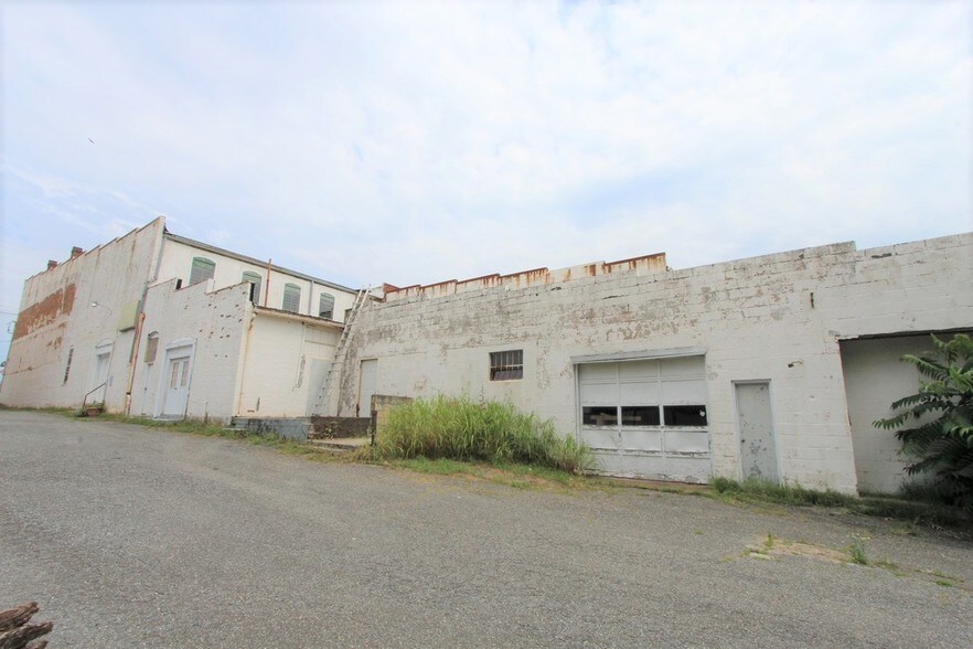 More Photos Of 1850 Church St, Appomattox Bar For Sale