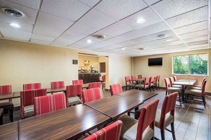 More Photos Of 730 E Xenia Dr, Fairborn Hotel For Sale