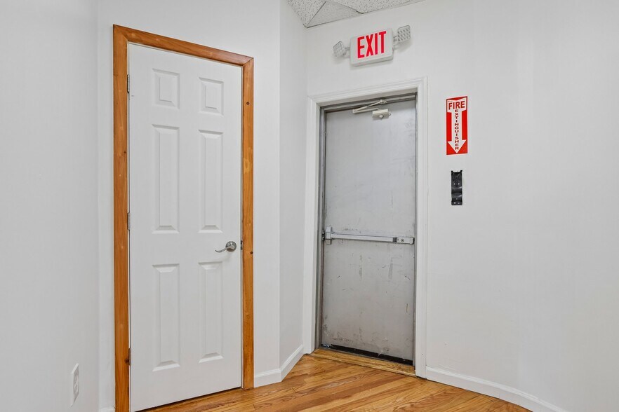 More Photos Of 825-829 Rt-5, Ridgefield General Retail For Lease