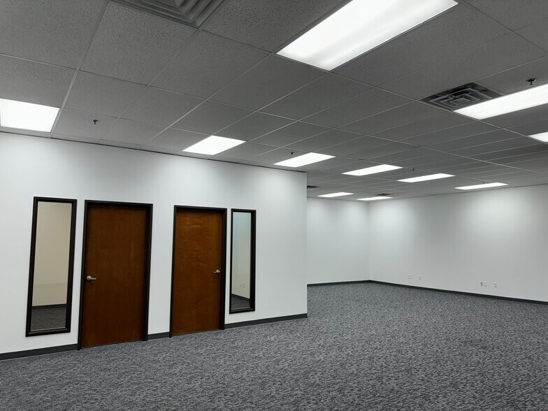 More Photos Of 2853 Dickerson Pky, Carrollton Light Distribution For Lease