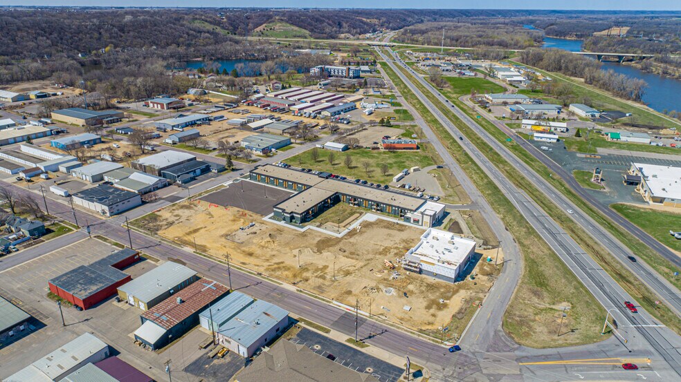More Photos Of 340 Webster ave, North Mankato Storefront Retail Office For Lease
