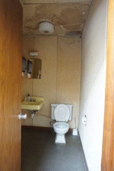 More Photos Of 3605 N Davis Hwy, Pensacola Warehouse For Sale