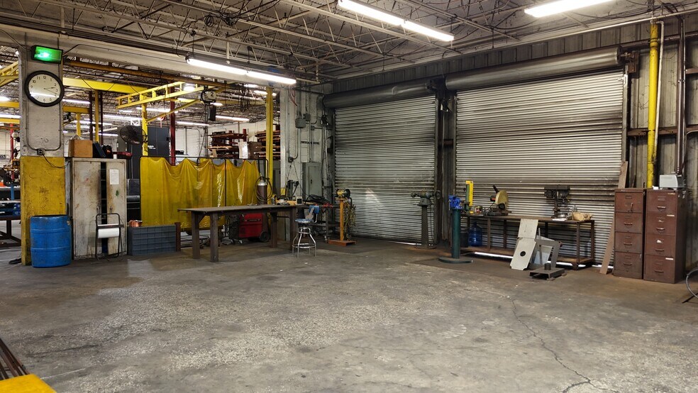 More Photos Of 2902 E Sligh Ave, Tampa Warehouse For Lease