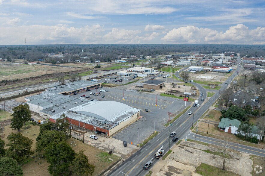 More Photos Of 544 N Washington, Bastrop General Retail For Sale