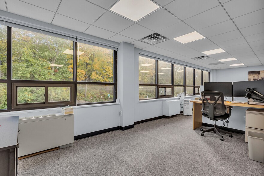 More Photos Of 1 Stone Pl, Bronxville Office For Lease