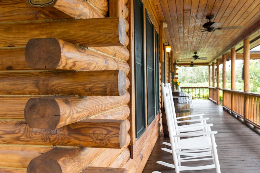 More Photos Of 850 Old US Highway 27, South Bay General Retail For Sale