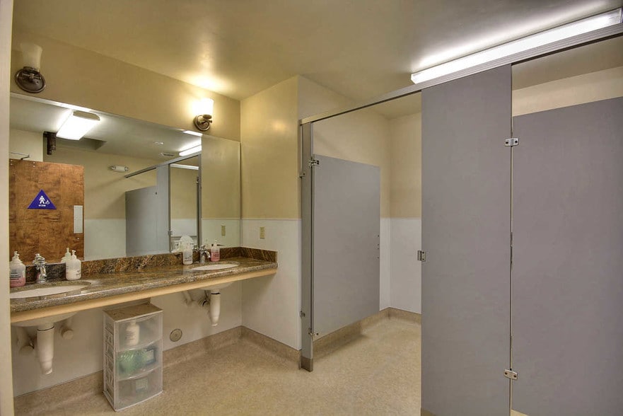 More Photos Of 911-915 Blanco Cir, Salinas Office For Lease