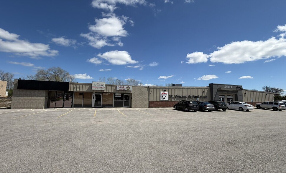 More Photos Of 8010-8030 N 76th St, Milwaukee Freestanding For Lease