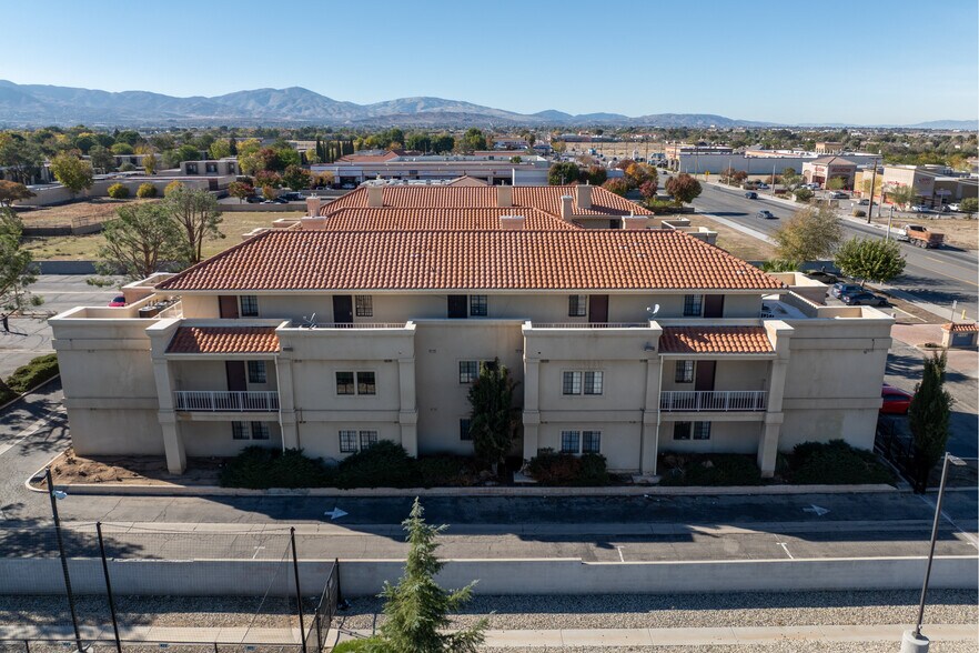 More Photos Of 3166 E Palmdale Blvd, Palmdale Office For Sale