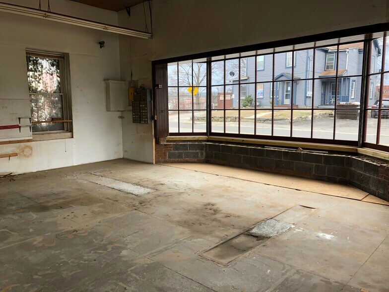 More Photos Of 8 Migeon Ave, Torrington Auto Repair For Sale