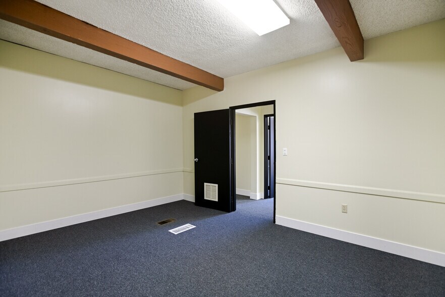 More Photos Of 1111 W Town and Country Rd, Orange Business Park For Lease